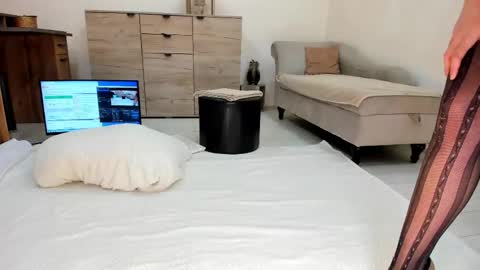 Deea xxx online show from April 21, 12:36 am