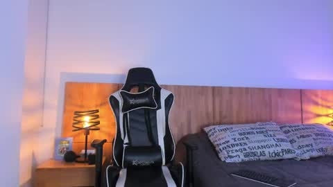 claytonburgues online show from April 24, 4:58 am