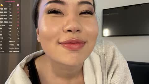 Lili online show from April 16, 1:00 pm