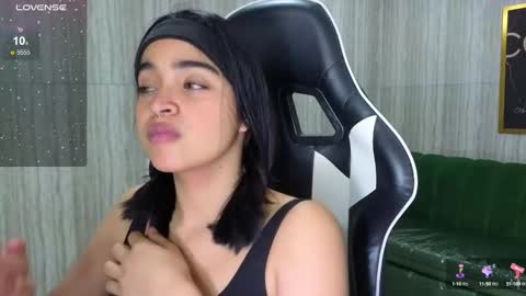 Snapshot of clementine_t chatting on October 16, 12:38 pm Clementine online show from October 16, 12:38 pm