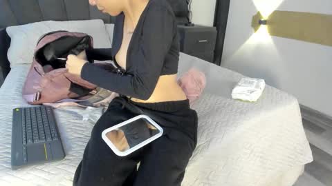 cleowhite_ online show from September 9, 4:45 am