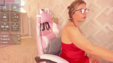 clhoe_johnson_ online show from May 11, 4:04 pm