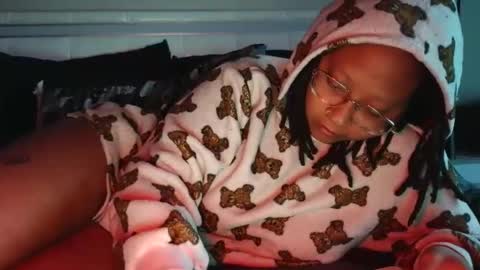 High Queen Clio online show from December 3, 2:29 pm