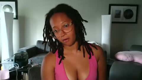 High Queen Clio online show from September 9, 7:14 pm