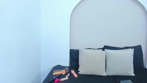 Cloe  online show from December 7, 10:01 pm