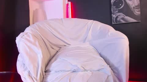 Cloe online show from December 19, 7:09 pm