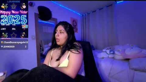 cloe small online show from November 12, 7:00 am