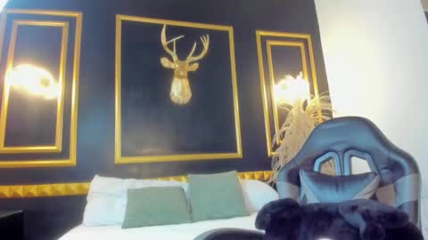 CHARLOTTE online show from March 18, 2:39 am