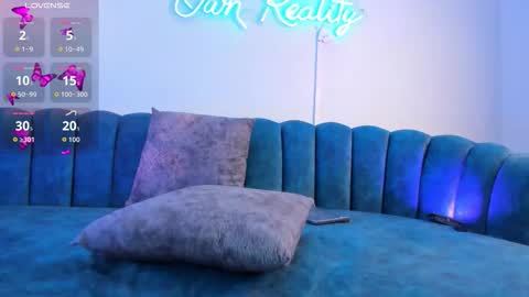 cloeparker_ online show from October 16, 5:01 pm