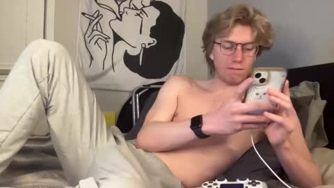 Snapshot of clydeaustin chatting on December 8, 4:01 am Clyde Austin online show from December 8, 4:01 am