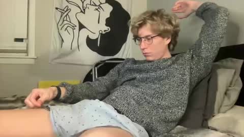 Snapshot of clydeaustin chatting on December 3, 3:37 am Clyde Austin online show from December 3, 3:37 am