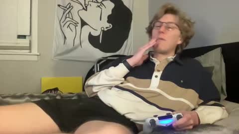 Snapshot of clydeaustin chatting on December 4, 3:20 am Clyde Austin online show from December 4, 3:20 am