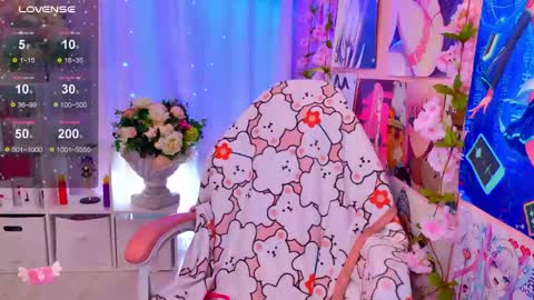 Mia online show from April 21, 2:46 pm