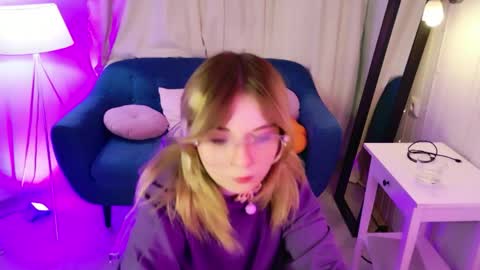 Mia online show from June 5, 9:53 pm