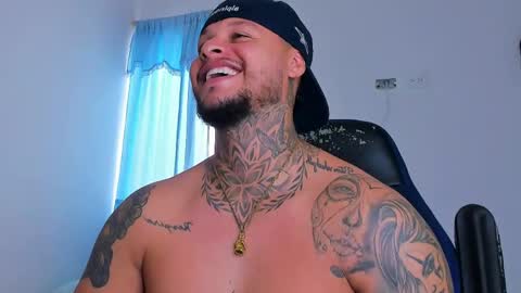 colin_fox1 online show from April 17, 3:36 pm