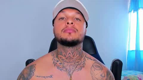 colin_fox1 online show from March 21, 4:55 pm