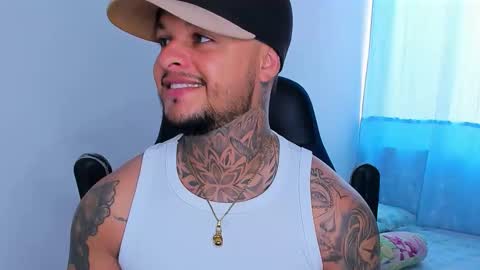 colin_fox1 online show from March 22, 8:02 pm