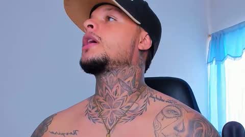 colin_fox1 online show from March 18, 6:36 pm