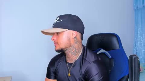 colin_fox1 online show from March 21, 2:50 am