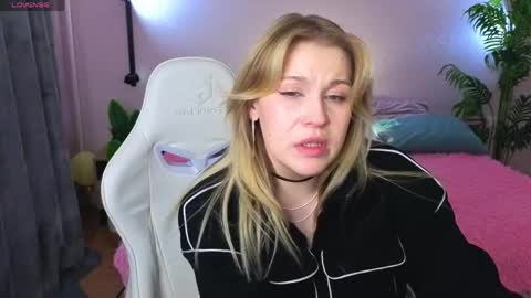 Collen Mon Tue Wed Thu Fri GMT 3 0300am - 0900am  online show from April 21, 5:09 pm