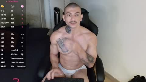 colombianmuscle8 online show from February 15, 3:31 am