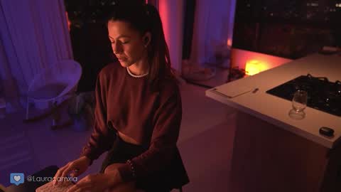 Snapshot of colouristic chatting on October 26, 2:34 am Laura online show from October 26, 2:34 am