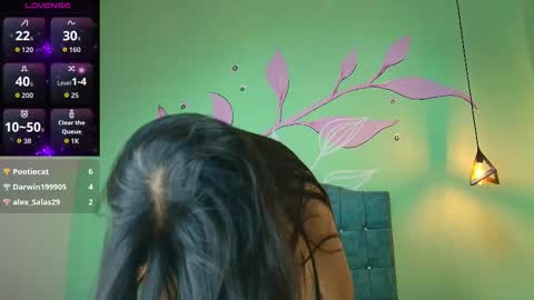 C O N N I E online show from November 19, 8:18 pm