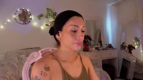 Snapshot of connie_deep chatting on February 17, 2:17 pm connie online show from February 17, 2:17 pm