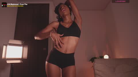   independent model online show from December 30, 11:17 pm