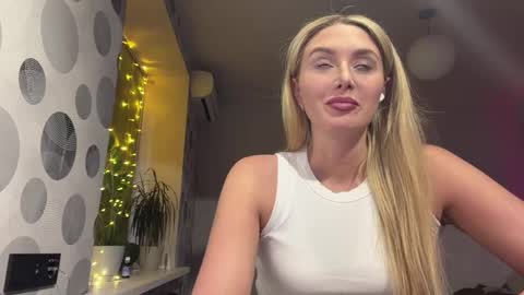 Anny online show from April 9, 3:18 pm