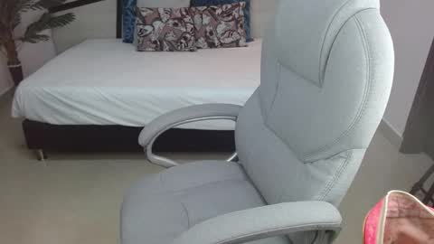 Coral Echeverri online show from April 13, 9:08 pm