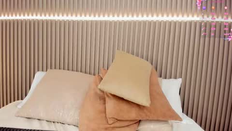 coralineross_ online show from March 4, 5:24 pm