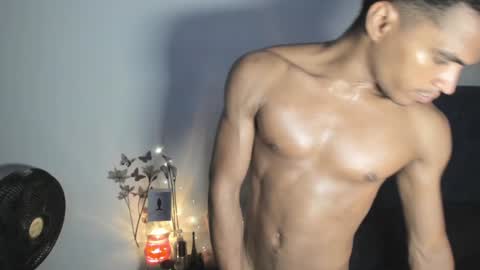 Snapshot of coreyglover chatting on December 12, 7:08 am CoreyGlover online show from December 12, 7:08 am