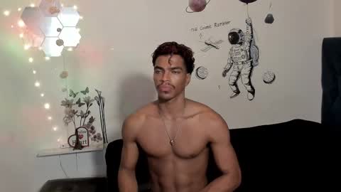 Snapshot of coreyglover chatting on October 28, 9:43 am CoreyGlover online show from October 28, 9:43 am