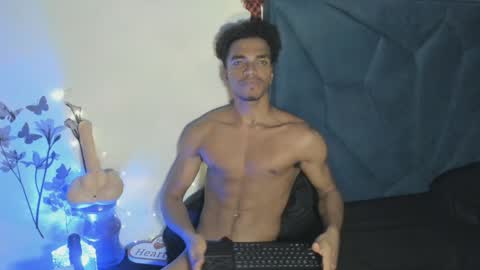 Snapshot of coreyglover chatting on December 17, 9:28 am CoreyGlover online show from December 17, 9:28 am