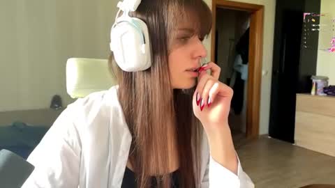 corrienavanjo online show from July 21, 2:08 pm