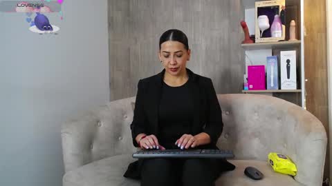 cortney tayler online show from December 15, 2:35 pm