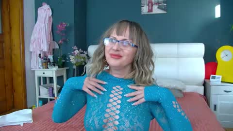cougarmilf_ online show from March 17, 3:06 pm