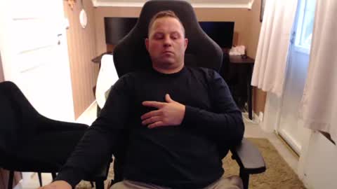 couple3845 online show from November 8, 7:55 am