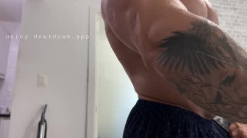 couplemuscle40 online show from March 5, 3:54 pm