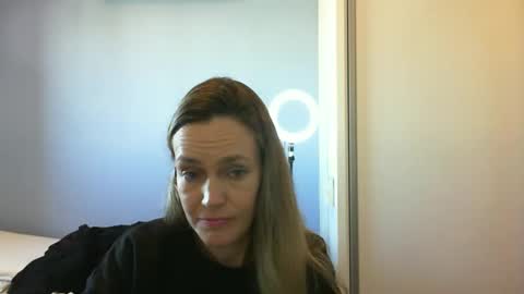 Snapshot of crazyanny chatting on October 22, 11:01 am Anny online show from October 22, 11:01 am