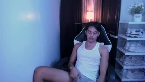 Snapshot of crazyasiancum chatting on December 5, 6:04 am Zion online show from December 5, 6:04 am