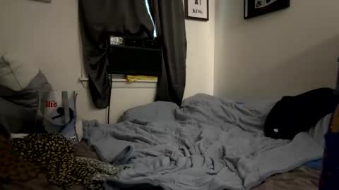 crazydill28 online show from April 22, 2:13 pm