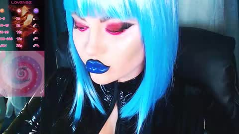 Roxy online show from November 12, 3:25 pm