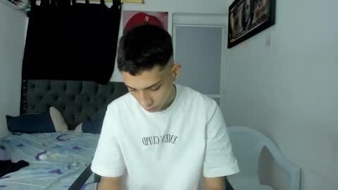 crazzy_master1 online show from April 13, 2:16 am