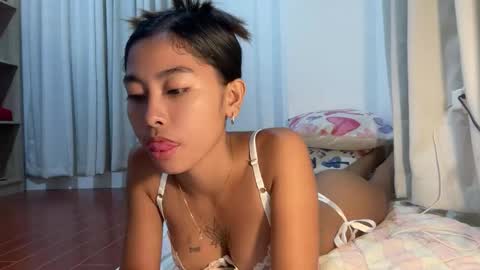 Snapshot of creamy_sexy chatting on October 23, 7:21 am mika online show from October 23, 7:21 am