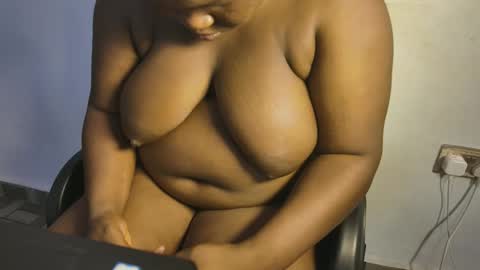 creamyposh1 online show from December 18, 4:30 am