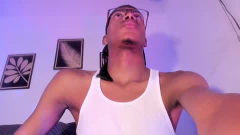 criss_zuri online show from June 6, 12:44 pm