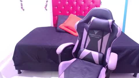 cristal541658 online show from February 24, 1:03 pm