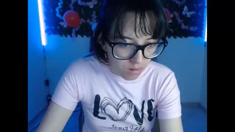 Snapshot of cristal_hills_19 chatting on October 23, 5:47 pm Cristal online show from October 23, 5:47 pm